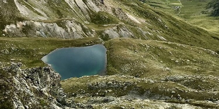 Escursione guidata: Lago Nero con visita all'apiario in quota