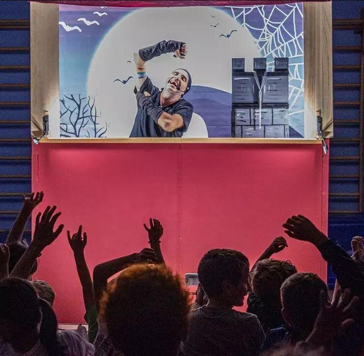 Puppets show - The Pasqualina Hen!