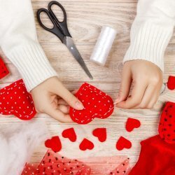 Tradizioni in gioco: ago e filo, cuori e fiori!