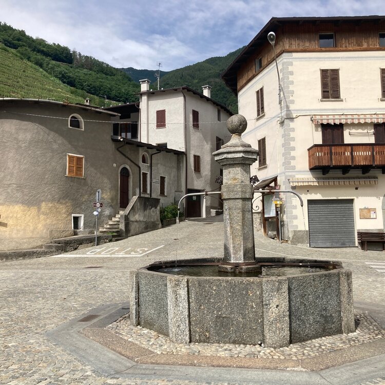 At the turn of the dark