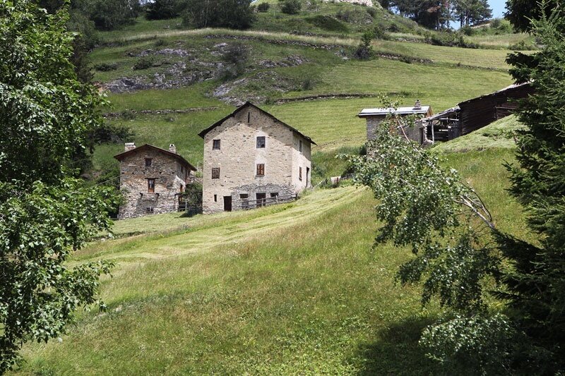 Huts under the Ciuk
