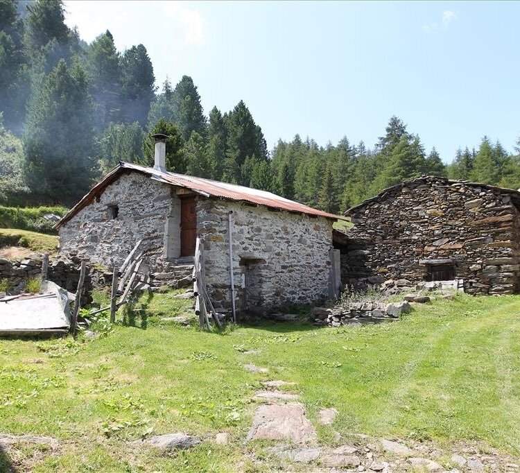 Document{{en=Madrisio huts, it=Baite Madrisio, de=Hütten Madrisio}}