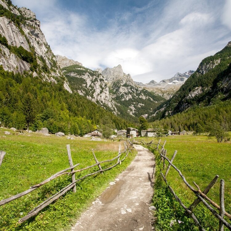 The trail in Val di Mello