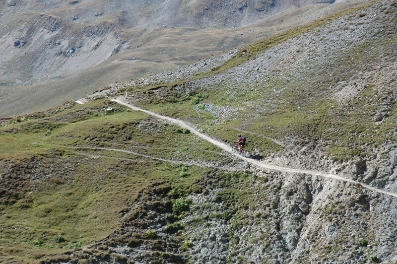 Da soli in sella alla bici, nella natura più incontaminata