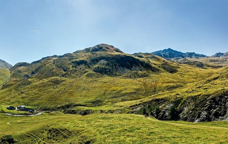 L’Alpe Trela: a sinistra la Val Pettini, in centro la Bocchetta di Trela, a destra la Val Corta (2)
