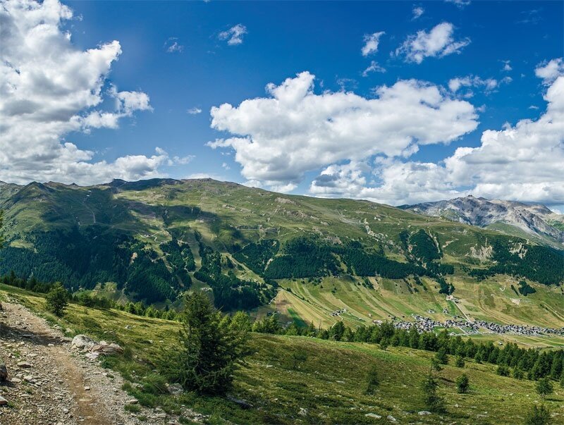 Dal Mottolino Biketrail panorama su Livigno verso nord.