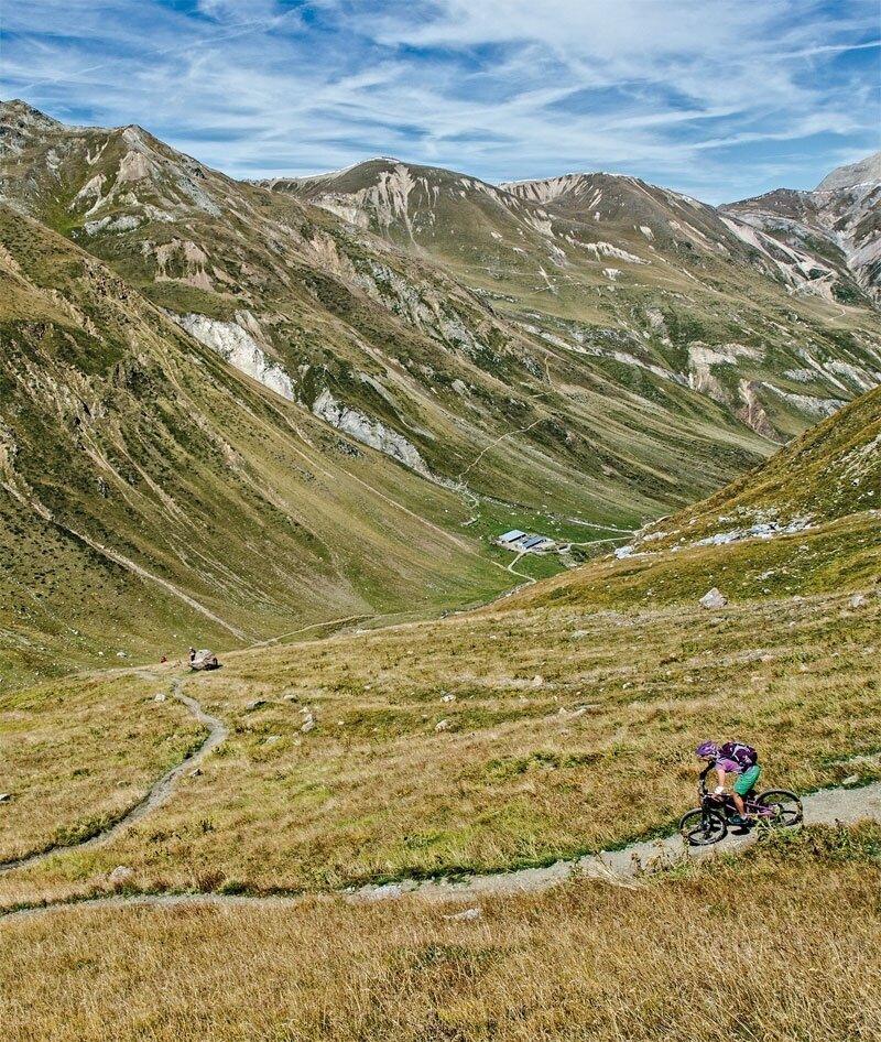 Il single trail che scende alla Cheseira da Fedaria.