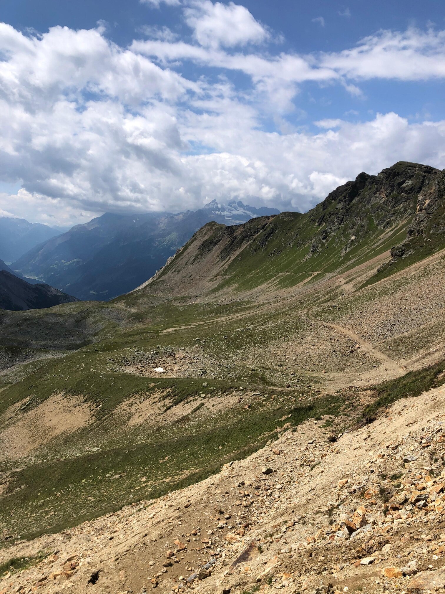 Vista di Pedenoletto dalla omonima Bocchetta