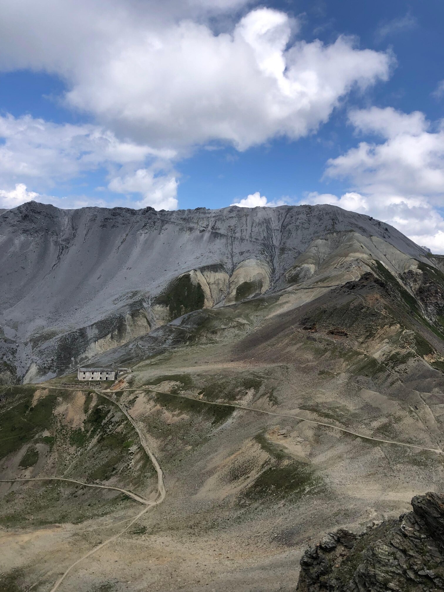La Caserma e le lunari Cime di Rims