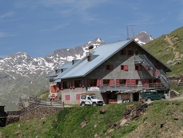 Rifugio Branca con joëlette