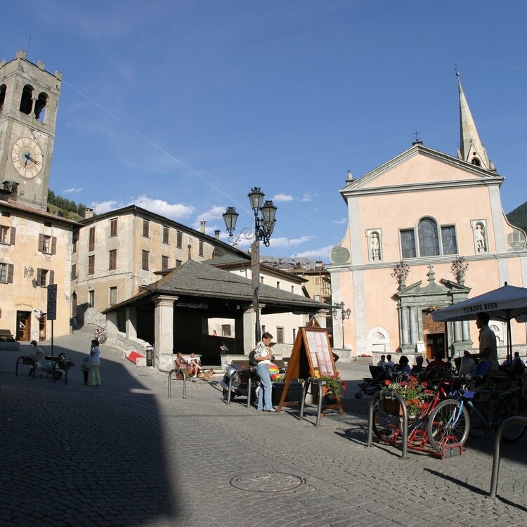 Stelvio Family Trek: Walk of the 4 Churches