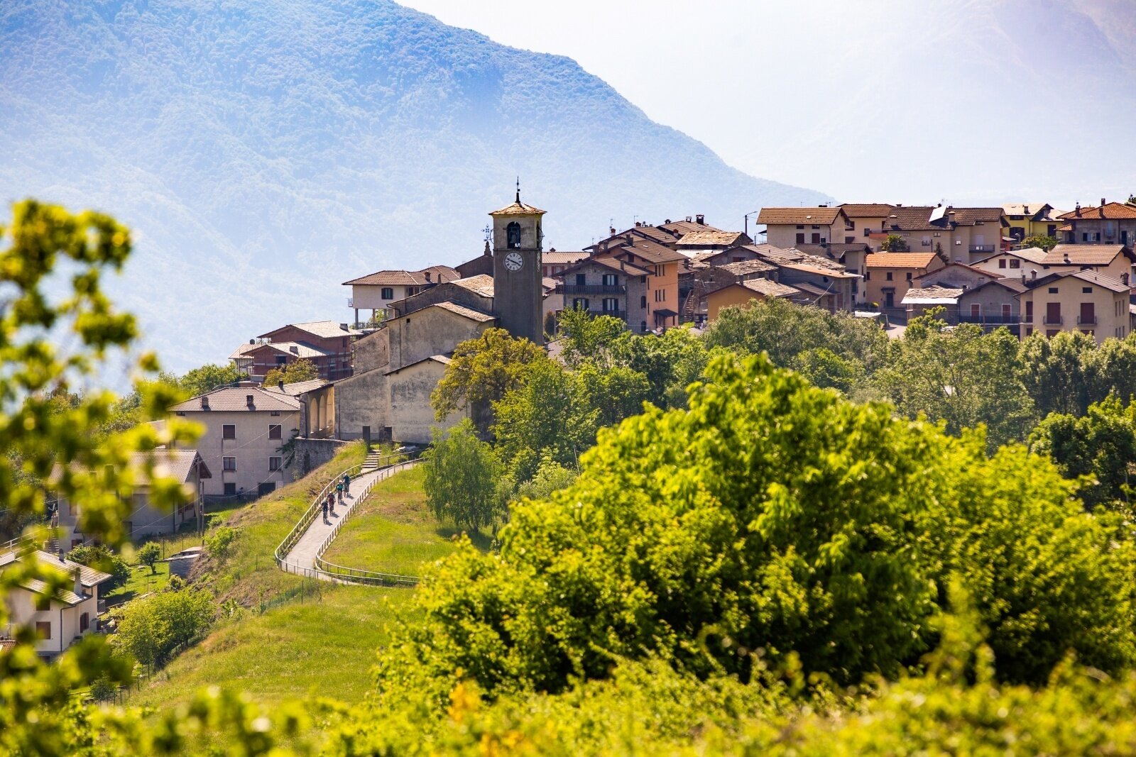 The sunny village of Civo (M 719) on the Cech Coast
