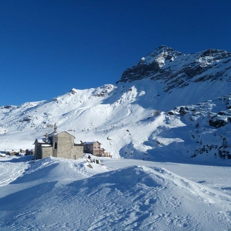 the circuit of the 3 huts (Zoia, Ca' Runcasch, Cristina)