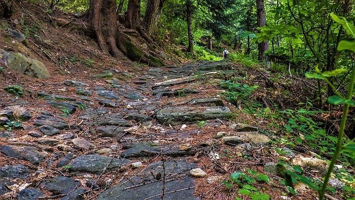 La mulattiera della Val Madre