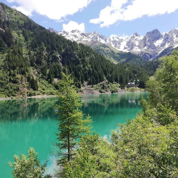 The route around Lake Scais