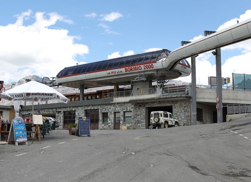 The ski lifts at Bormio 2000
