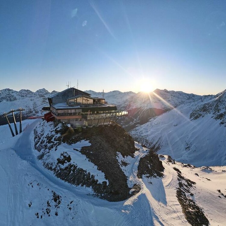 Heaven 3000 Mountain Restaurant