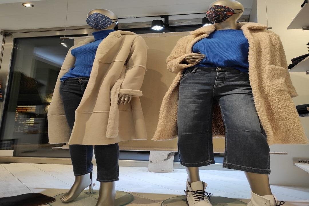 Èstro-Abbigliamento-donna-manichini