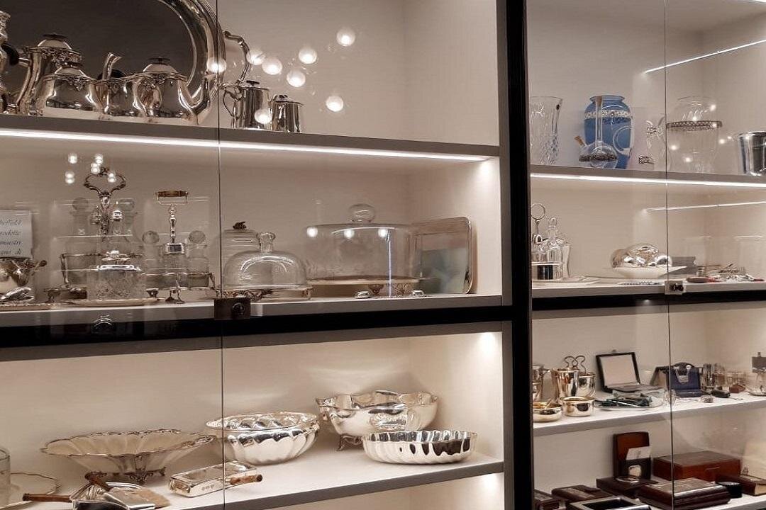 Gioielleria-Valentino-vetrina-interno